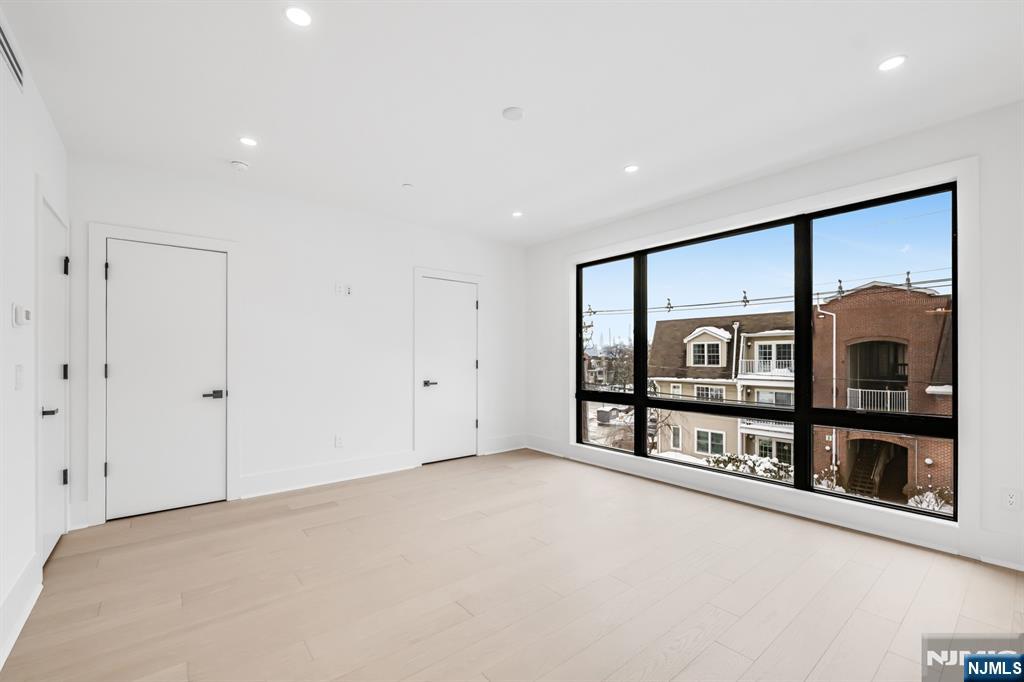 25 Garden Place, Unit A Edgewater, NJ 07020 - Photo 16 of 34