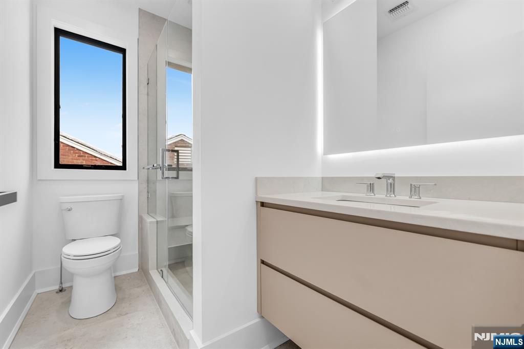 25 Garden Place, Unit A Edgewater, NJ 07020 - Photo 20 of 34