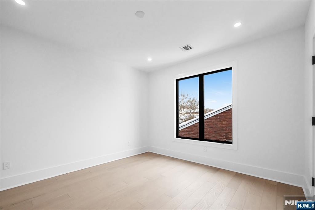 25 Garden Place, Unit A Edgewater, NJ 07020 - Photo 21 of 34