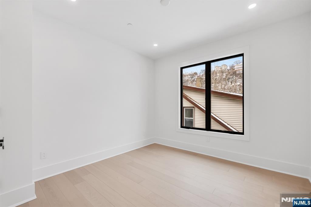 25 Garden Place, Unit A Edgewater, NJ 07020 - Photo 24 of 34