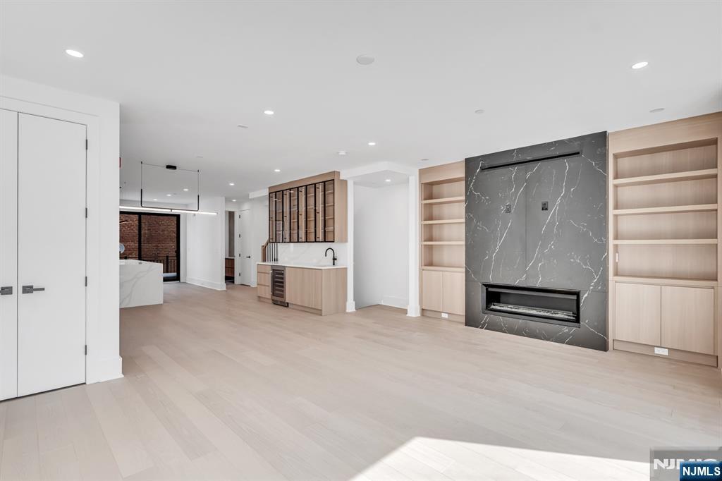 25 Garden Place, Unit A Edgewater, NJ 07020 - Photo 3 of 34