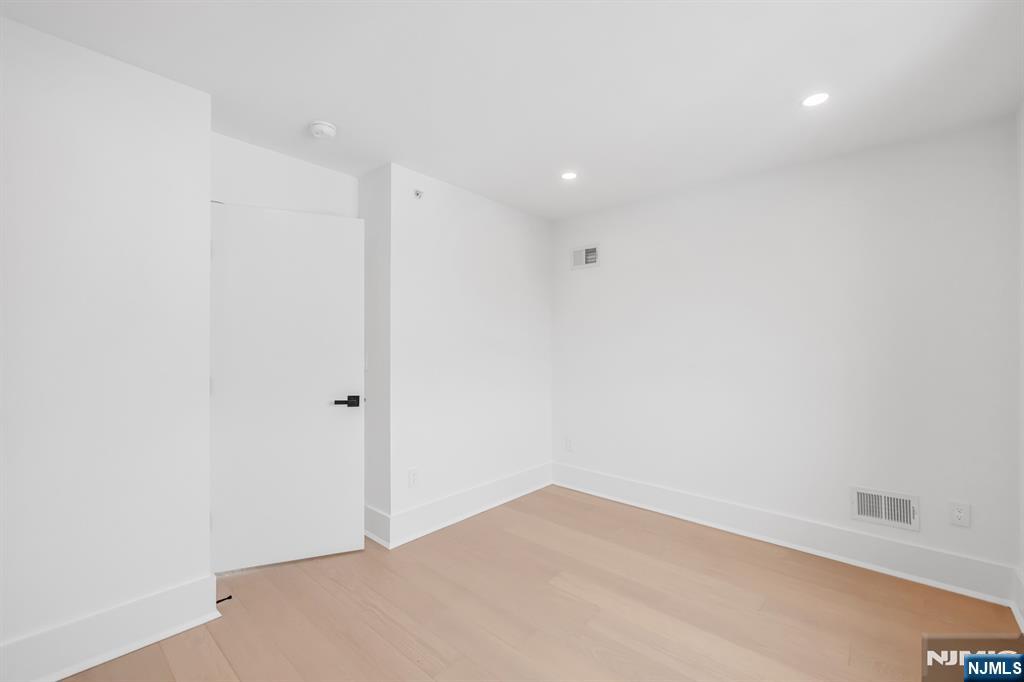 25 Garden Place, Unit A Edgewater, NJ 07020 - Photo 31 of 34