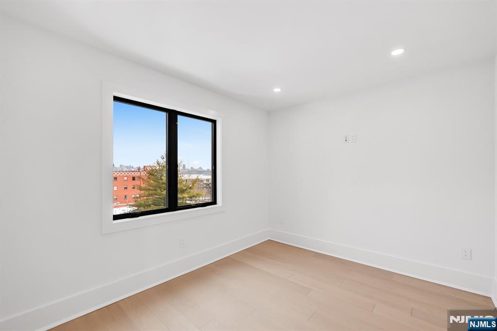 25 Garden Place, Unit A Edgewater, NJ 07020 - Photo 32 of 34