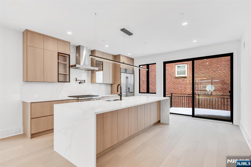 25 Garden Place, Unit A Edgewater, NJ 07020 - Photo 5 of 34