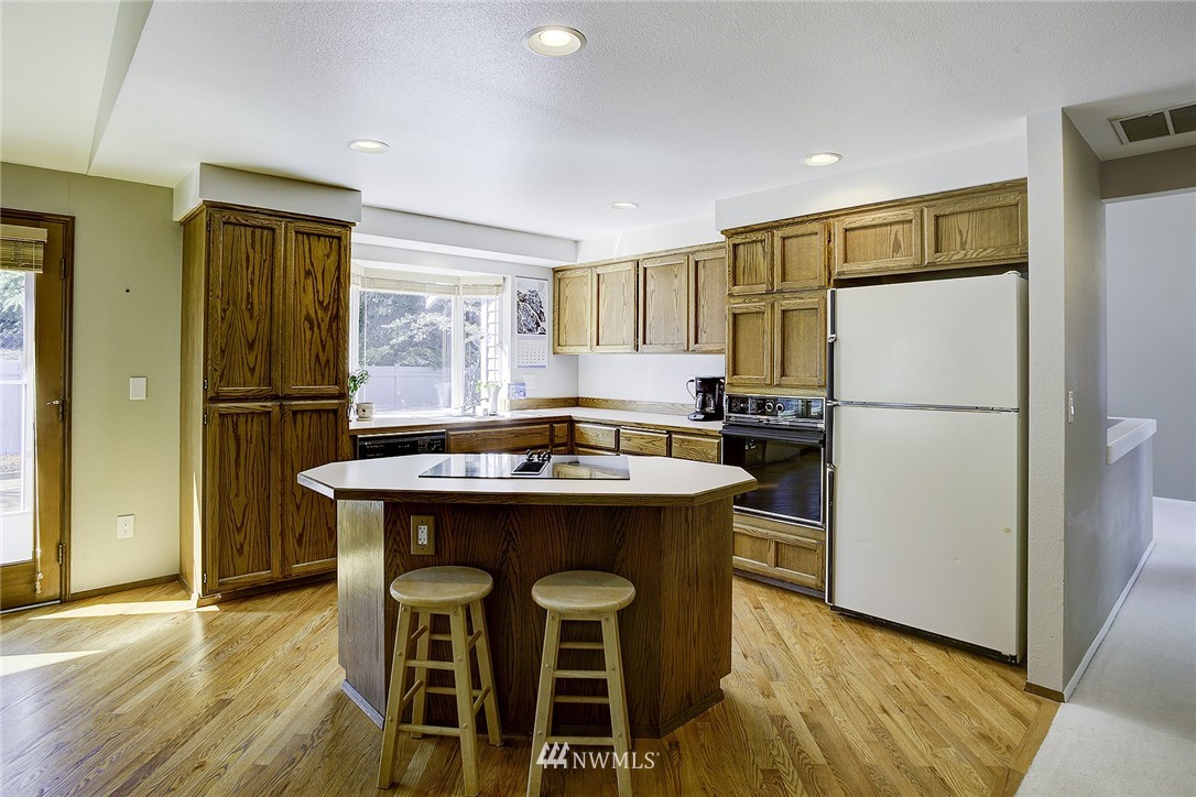 13855 Southeast 156th Street Renton, WA 98058 - Photo 4 of 15 Gallery Image 4
