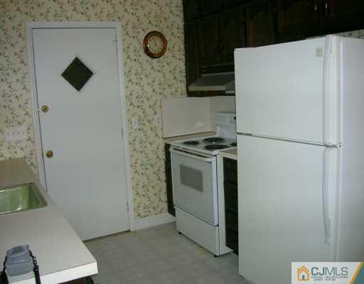 270 Old Post Road Edison, NJ 08817 - Photo 2 of 8 a utility room with dryer and washer