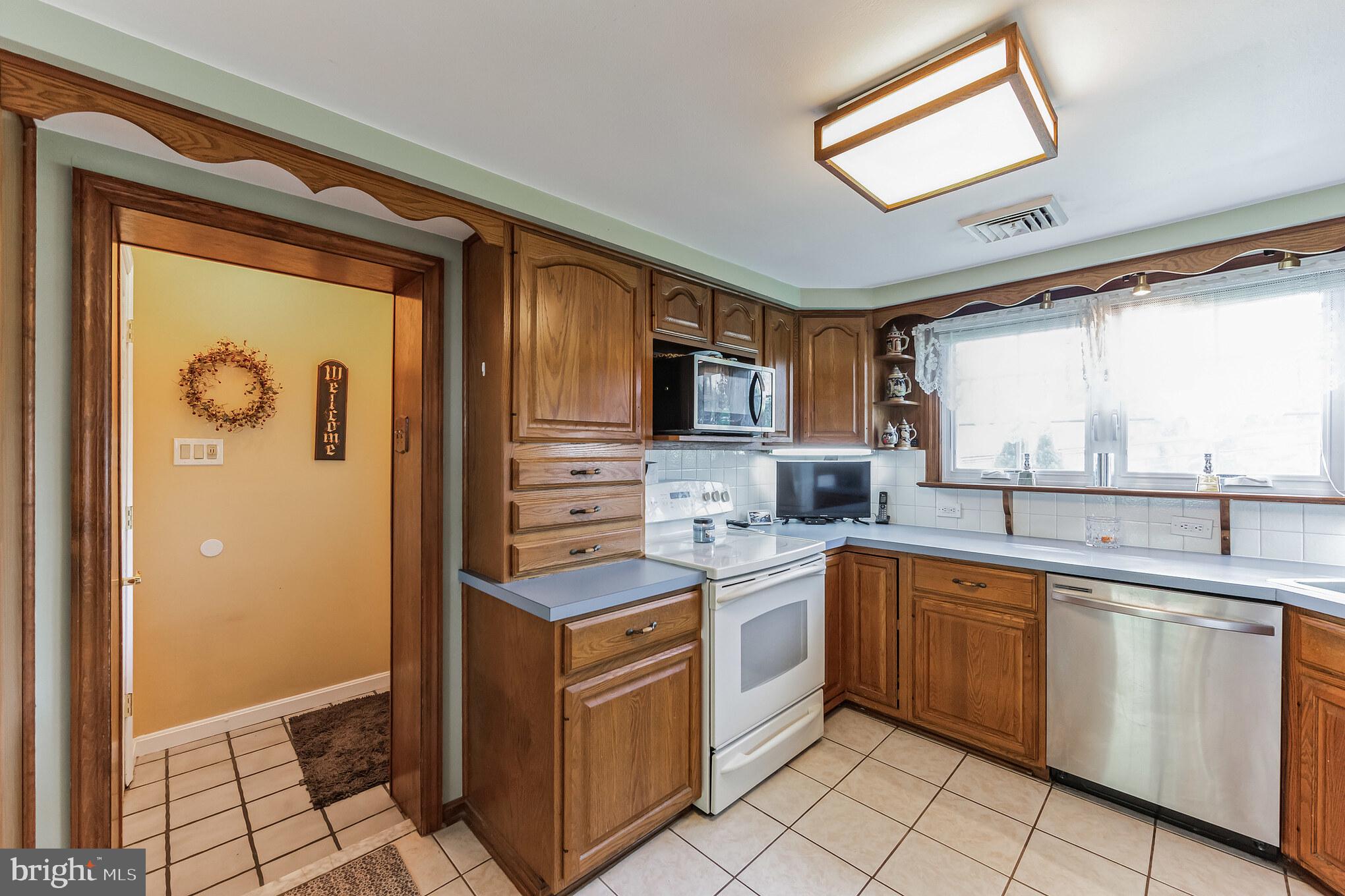 308 Moore Road Coatesville, PA 19320 - Photo 8 of 46 Kitchen