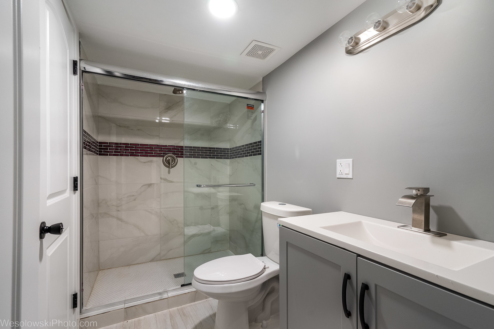 820 Exmoor Road Olympia Fields, IL 60461 - Photo 28 of 35 a bathroom with a sink toilet and shower