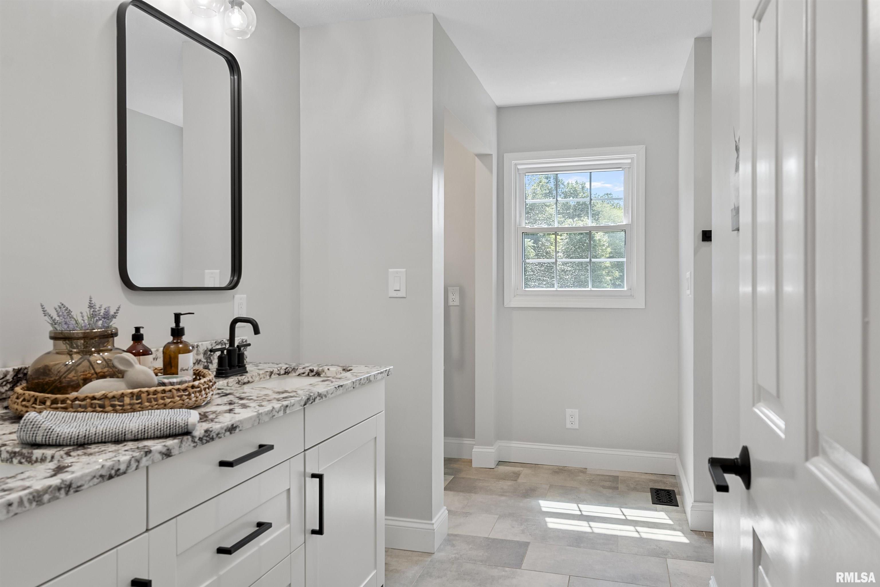 14688 Nave Road Mechanicsburg, IL 62545 - Photo 27 of 73 Gallery Image 27