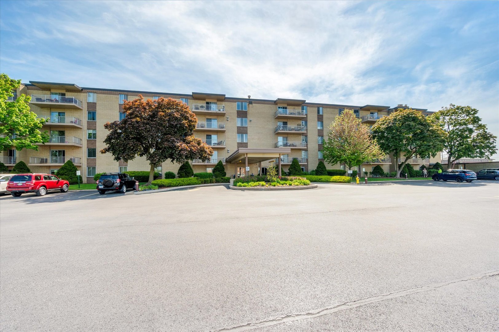110 West Butterfield Road, Unit 314S Elmhurst, IL 60126 - Photo 1 of 23 Gallery Image 1