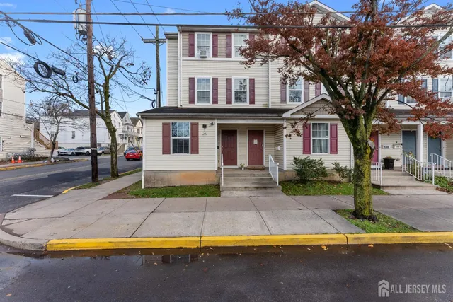 $2,430 | 128 Remsen Avenue, Unit A, New Brunswick, NJ 08901