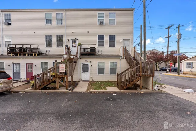 $2,430 | 128 Remsen Avenue, Unit A, New Brunswick, NJ 08901