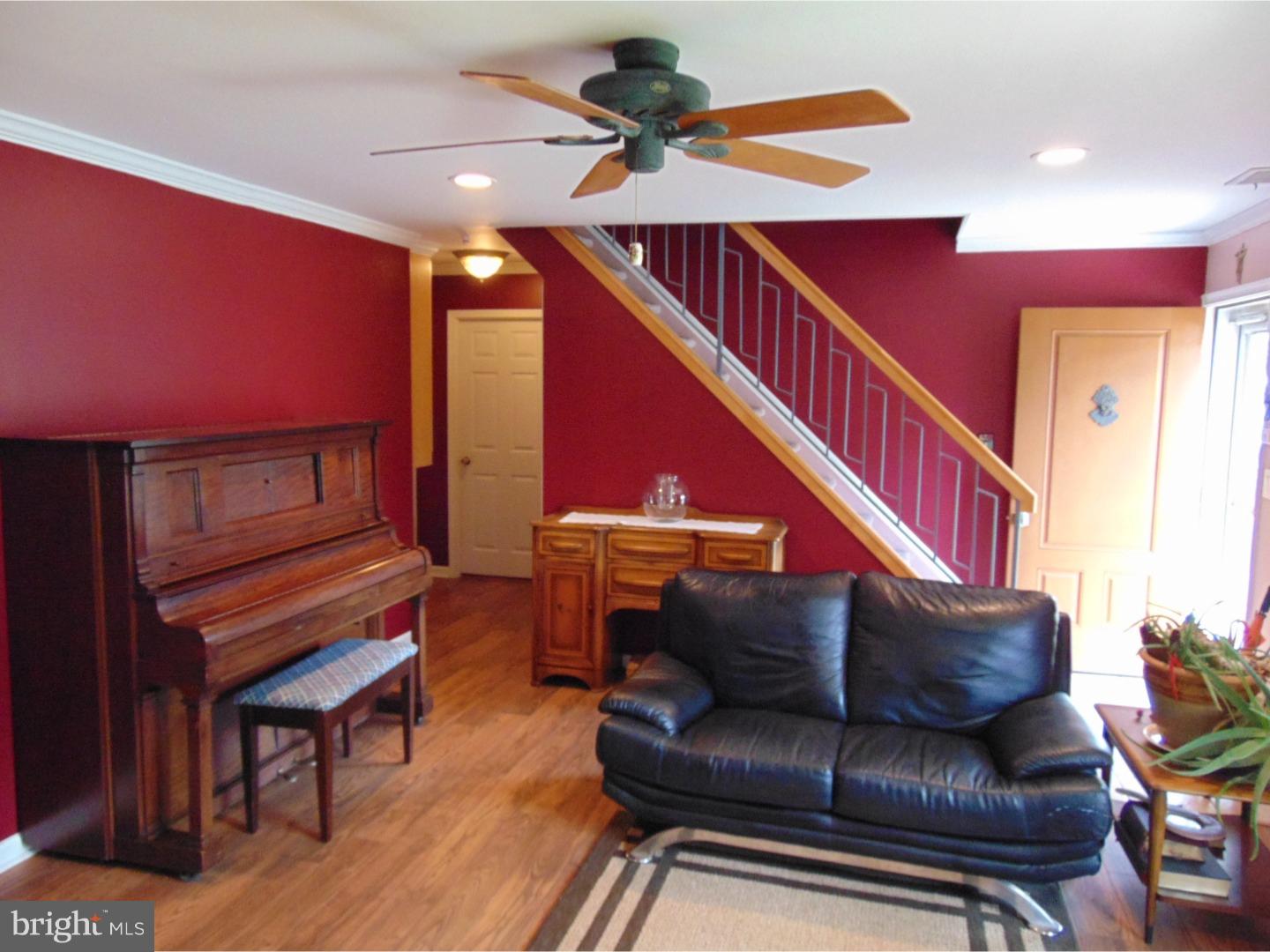 31 Harrow Road Levittown, PA 19056 - Photo 10 of 20 Living Room