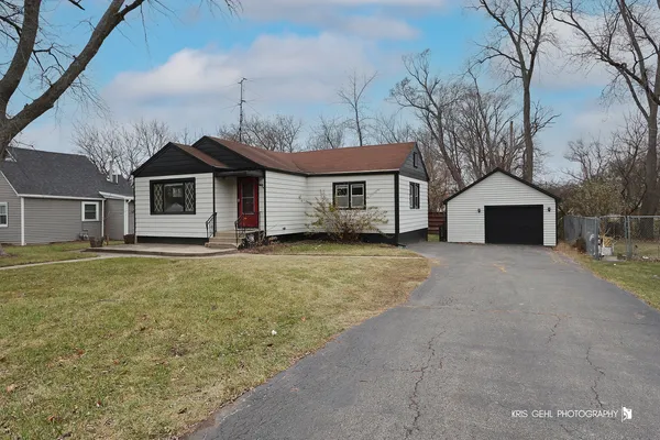 $2,000 | 610 Lagoon Terrace, Round Lake Beach, IL 60073