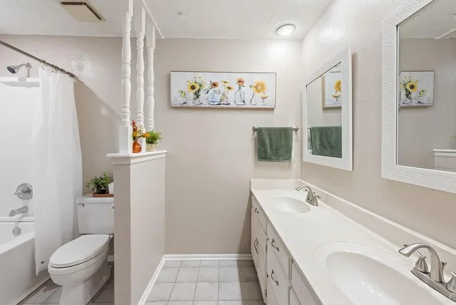 $319,999 | 2208 Northwest 9 Street, Blue Springs, MO 64015