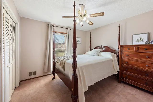 $319,999 | 2208 Northwest 9 Street, Blue Springs, MO 64015