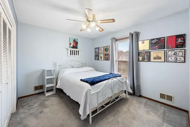 $319,999 | 2208 Northwest 9 Street, Blue Springs, MO 64015