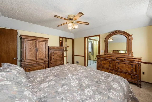 $319,999 | 2208 Northwest 9 Street, Blue Springs, MO 64015