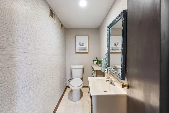 $319,999 | 2208 Northwest 9 Street, Blue Springs, MO 64015