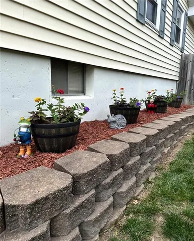 $319,999 | 2208 Northwest 9 Street, Blue Springs, MO 64015