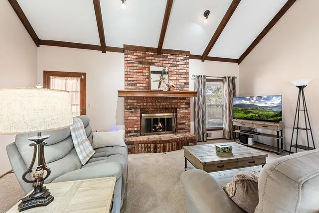 $319,999 | 2208 Northwest 9 Street, Blue Springs, MO 64015