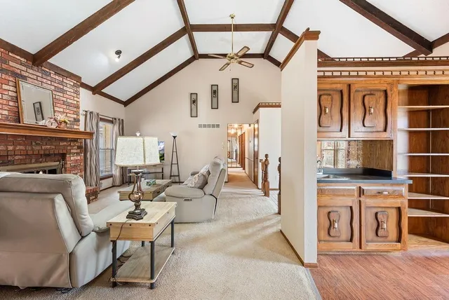 $319,999 | 2208 Northwest 9 Street, Blue Springs, MO 64015