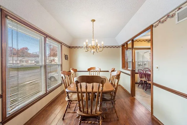 $319,999 | 2208 Northwest 9 Street, Blue Springs, MO 64015