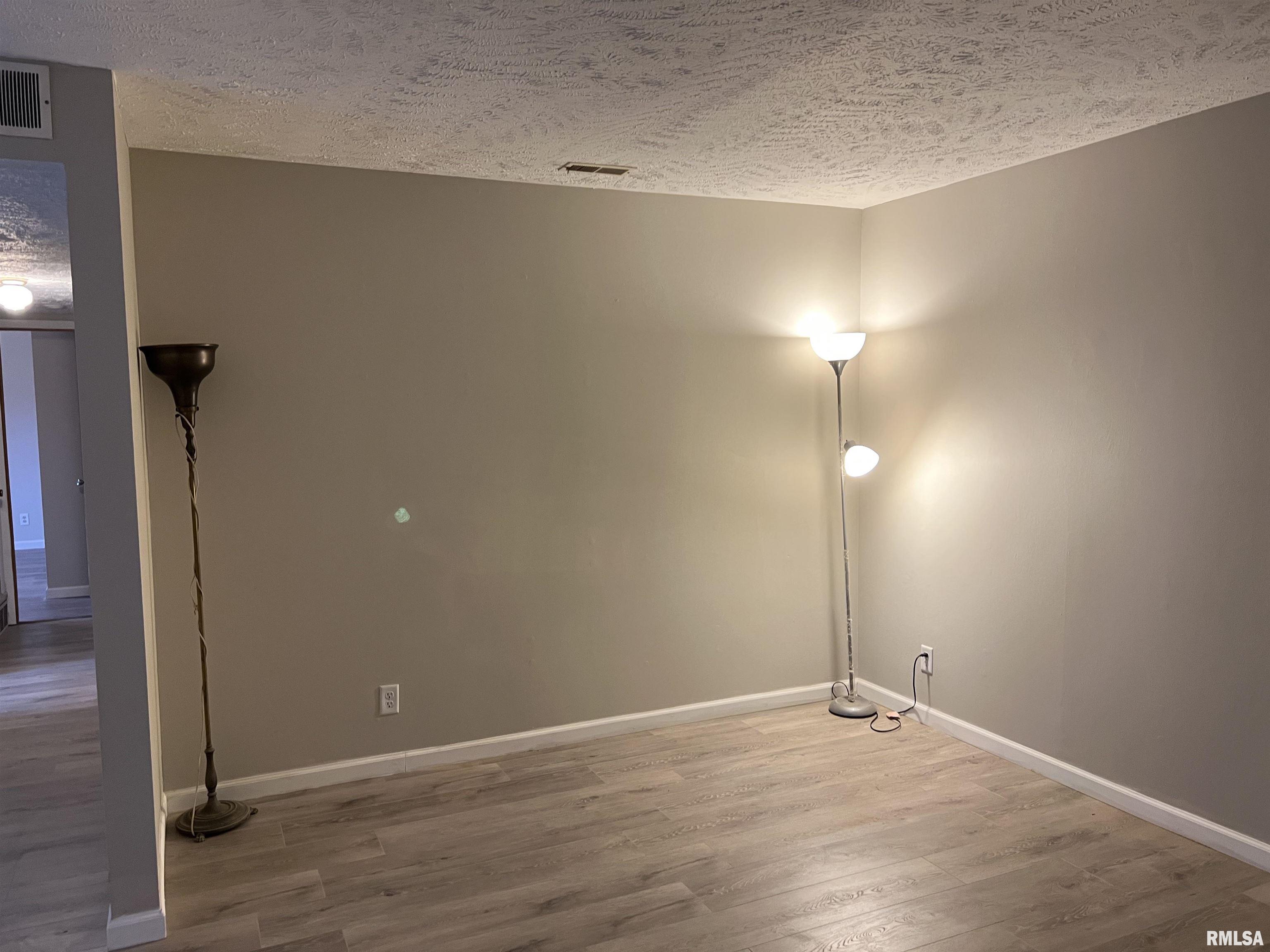 2912 Taylor Avenue Springfield, IL 62703 - Photo 3 of 16