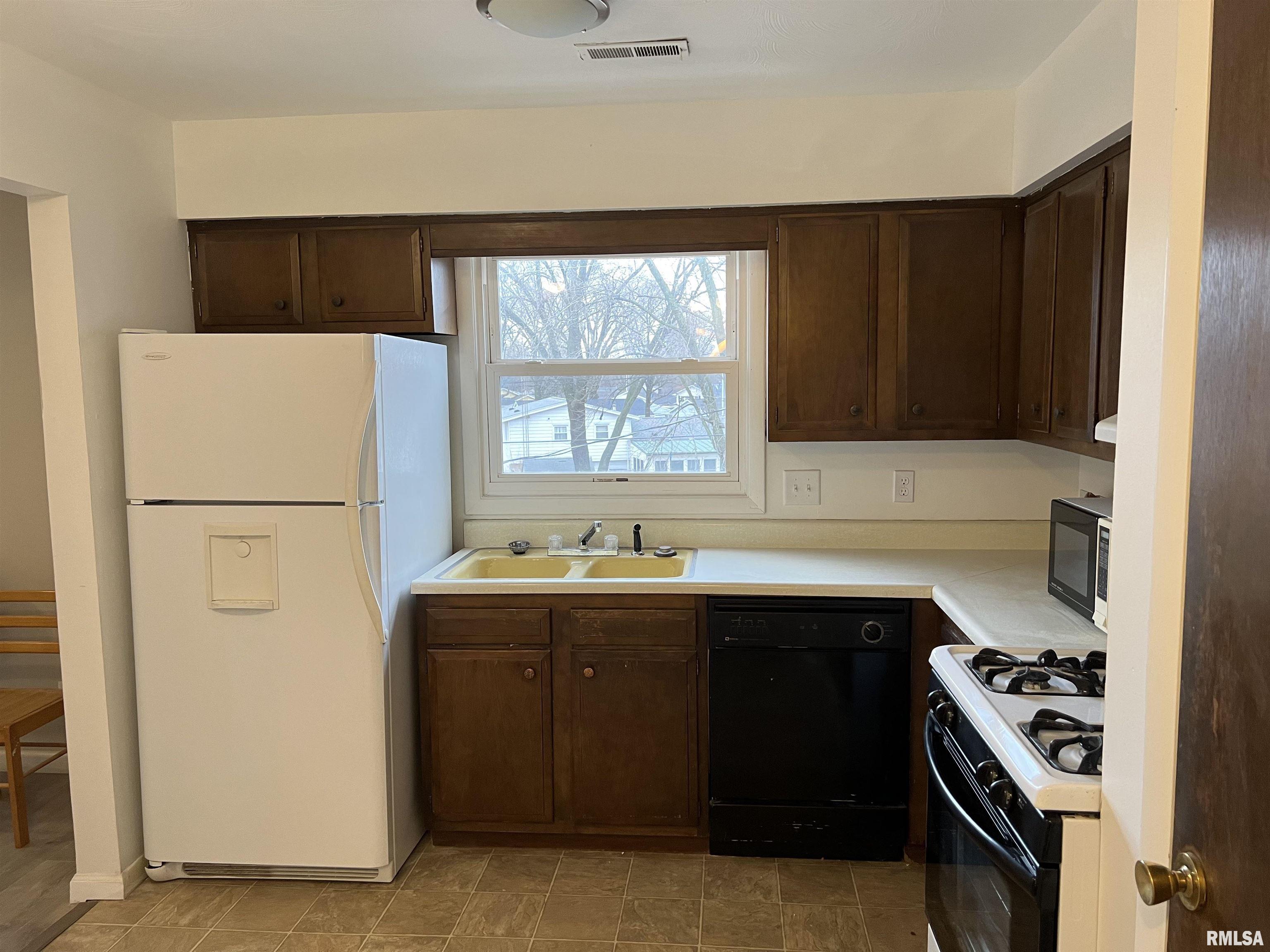 2912 Taylor Avenue Springfield, IL 62703 - Photo 10 of 16