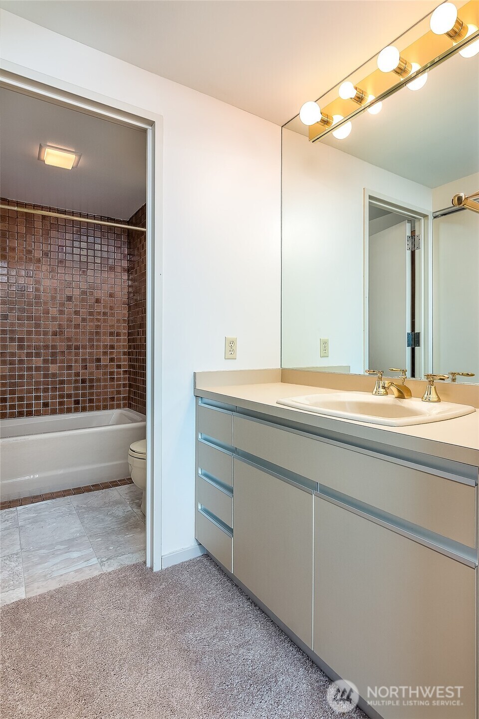 1301 Spring Street, Unit 8C Seattle, WA 98104 - Photo 24 of 31