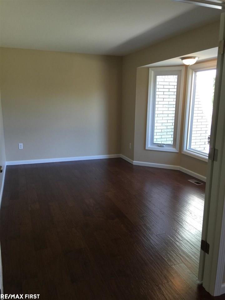 865 Langley Court Rochester, MI 48309 - Photo 33 of 43 31301883-32.JPG