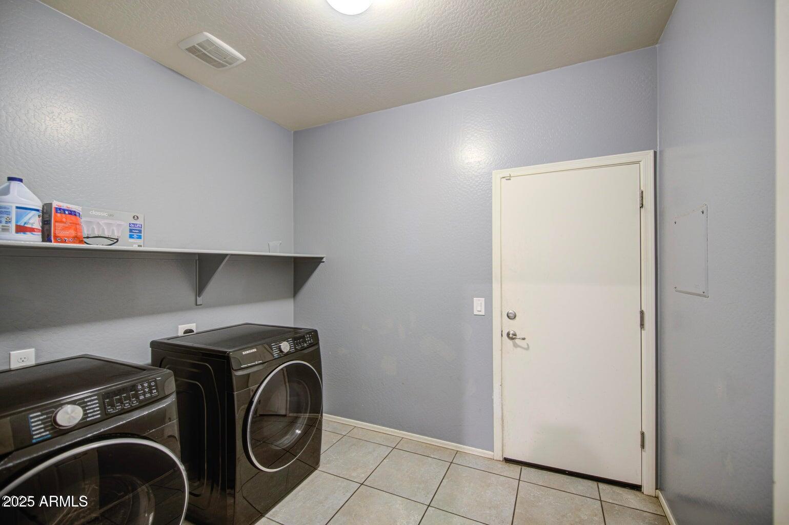 6815 South 19th Lane Phoenix, AZ 85041 - Photo 28 of 40 a utility room with dryer and washer