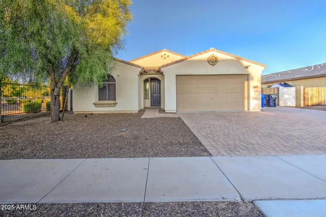 $2,500 | 6815 South 19th Lane, Phoenix, AZ 85041