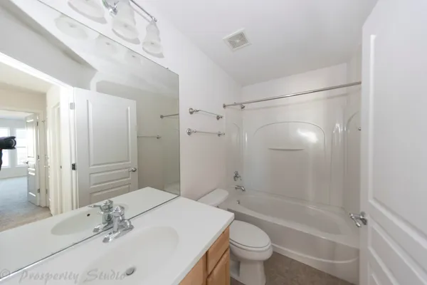 $2,450 | 636 Hawley Drive, Oswego, IL 60543
