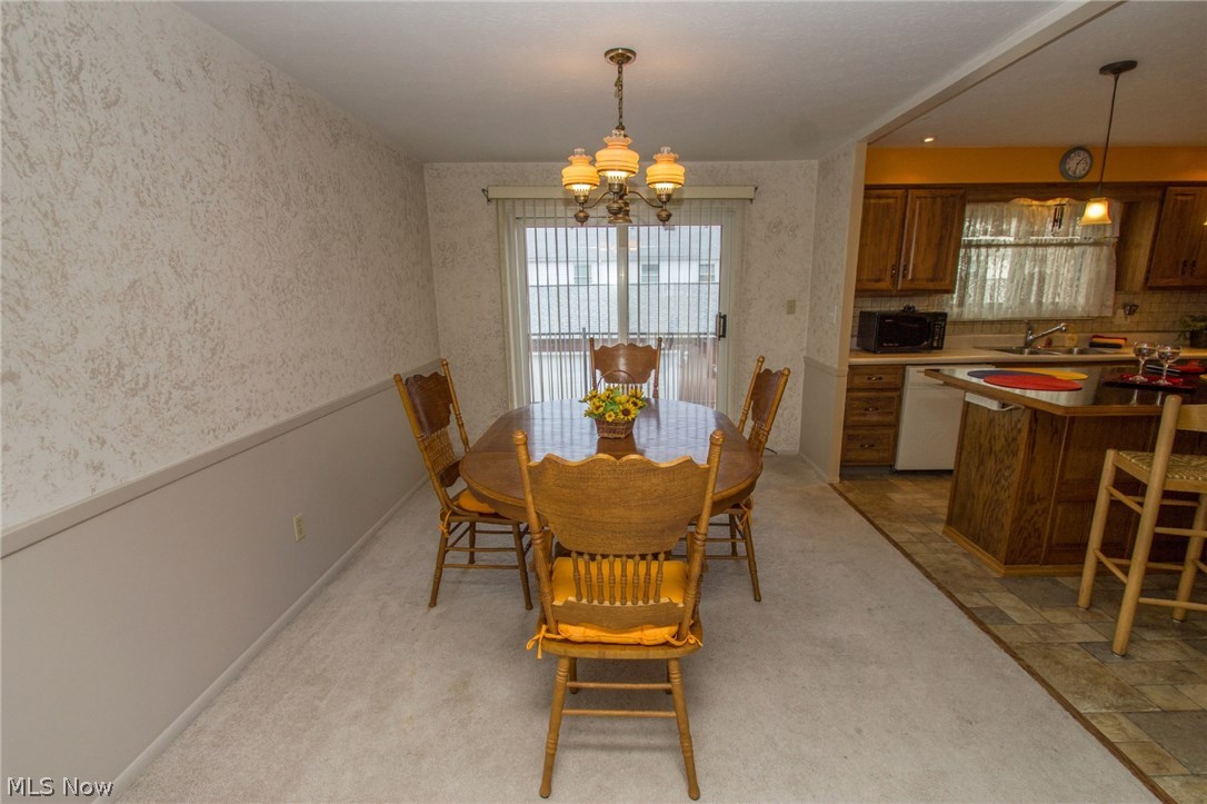 6480 State Road, Unit F17 Parma, OH 44134 - Photo 7 of 31 Dining room with balcony access