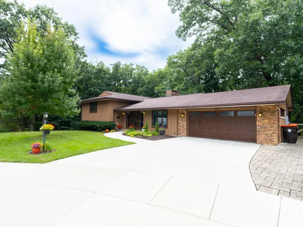 $325,000 | 6619 North Brookwood Lane, Peoria, IL 61614