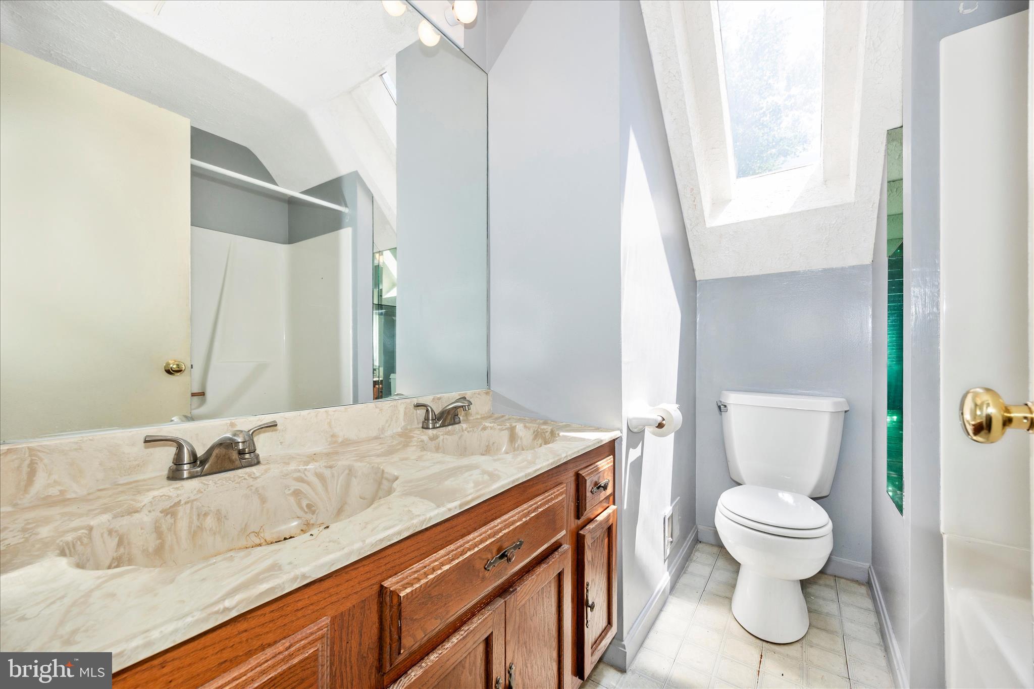18810 Wasche Road Dickerson, MD 20842 - Photo 31 of 68 Upper Hall Bathroom