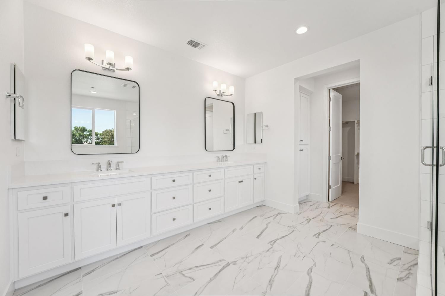 464 Trellis Way Brentwood, CA 94513 - Photo 20 of 22 a spacious bathroom with double vanity sinks a mirror a vanity and a shower