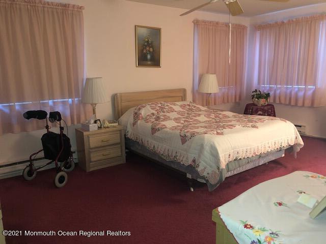 6 B Sunset Road, Unit 53 Whiting, NJ 08759 - Photo 5 of 8 a bedroom with a bed and a desk