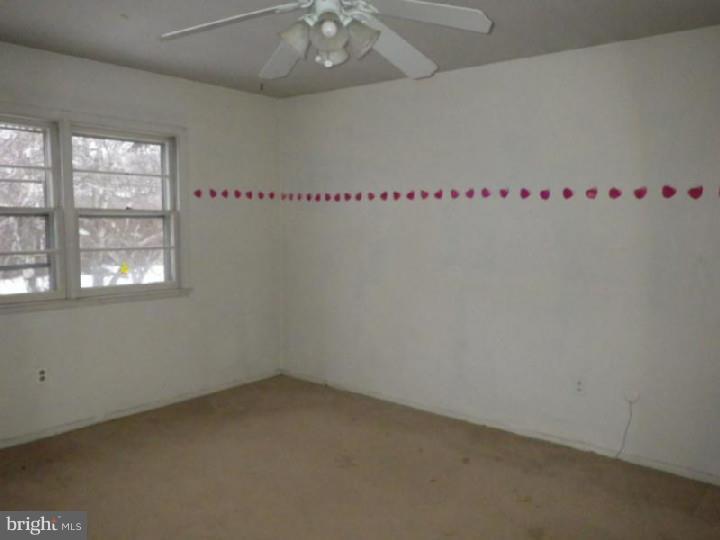 206 Radburn Road Philadelphia, PA 19115 - Photo 11 of 22