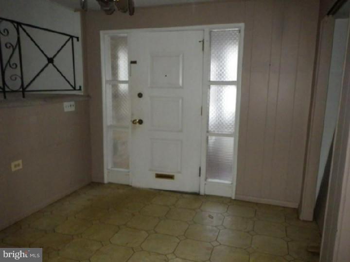 206 Radburn Road Philadelphia, PA 19115 - Photo 3 of 22