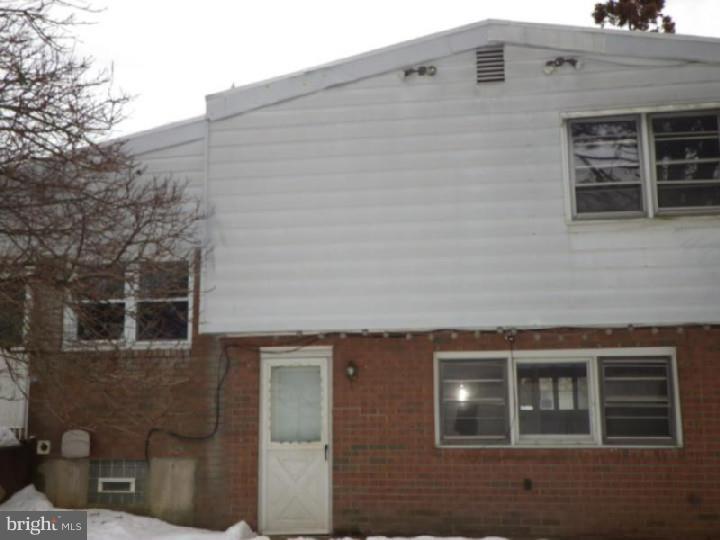 206 Radburn Road Philadelphia, PA 19115 - Photo 4 of 22