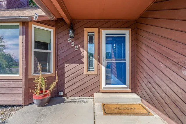 a view of entryway door of the house