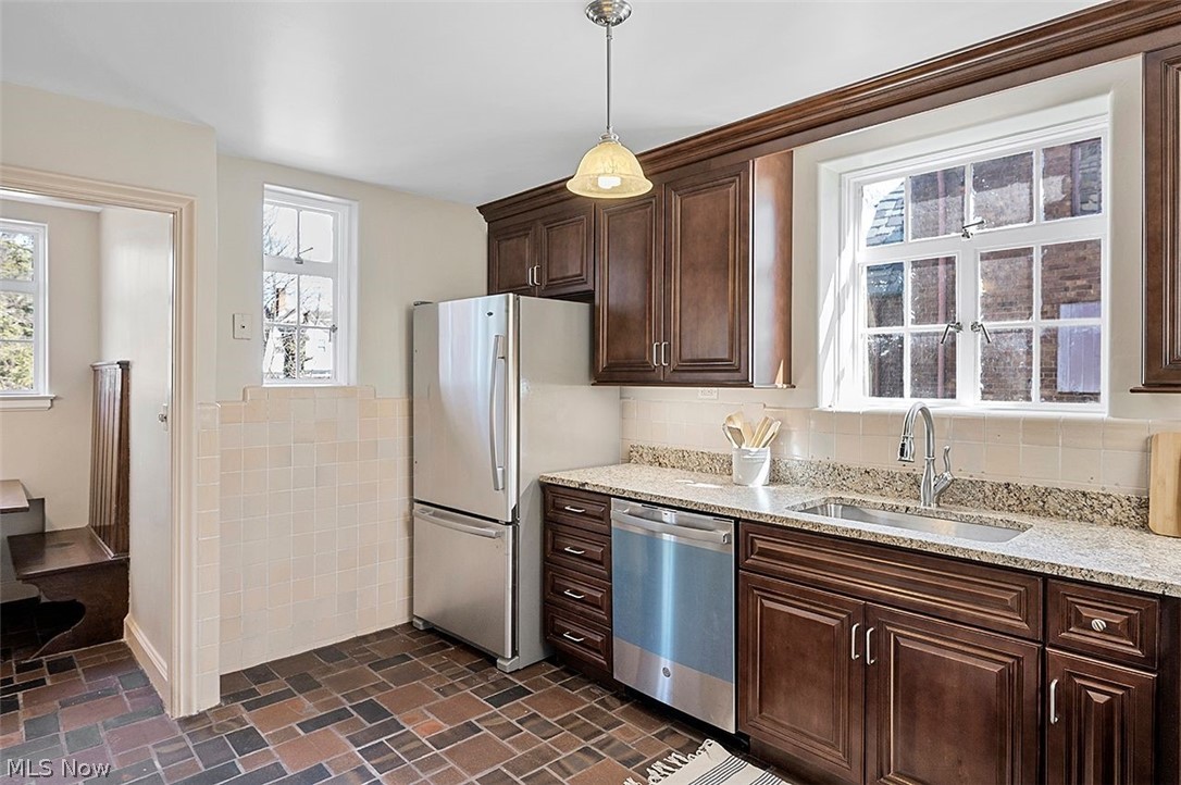 16089 Brewster Road Cleveland, OH 44112 - Photo 11 of 31