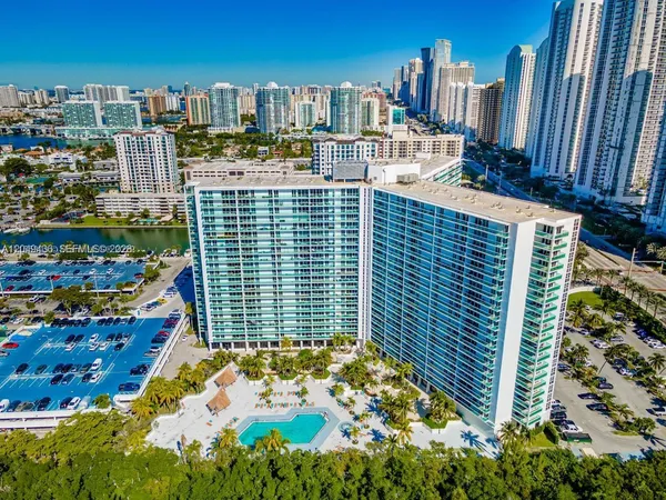 $3,800 | 100 Bayview Drive, Unit 1622, Sunny Isles Beach, FL 33160