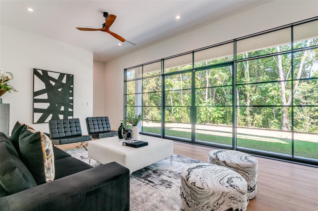 823 West Danieldale Road Duncanville, TX 75137 - Photo 14 of 36 a living room with furniture and a large window