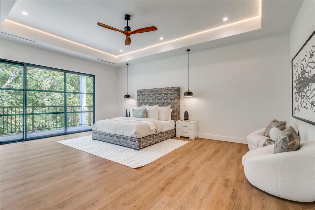 823 West Danieldale Road Duncanville, TX 75137 - Photo 19 of 36 a bedroom with a large bed and a large window