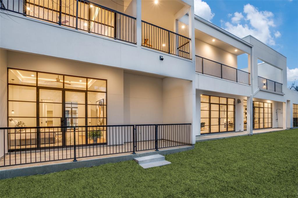 823 West Danieldale Road Duncanville, TX 75137 - Photo 29 of 36 a view of a porch with a yard