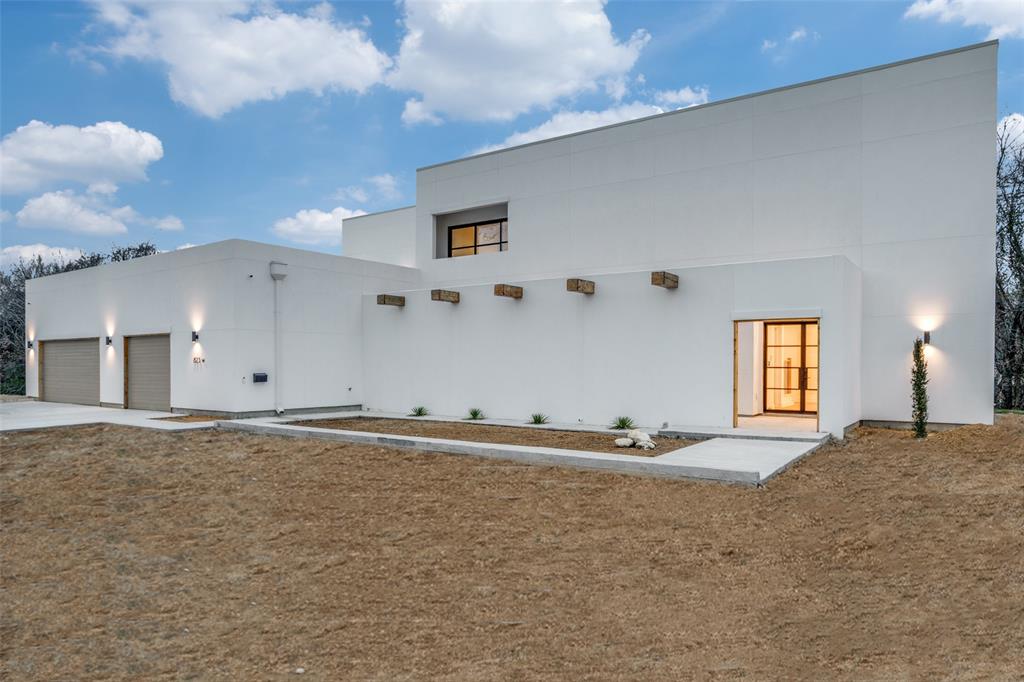 823 West Danieldale Road Duncanville, TX 75137 - Photo 33 of 36 a view of empty room with window and ceiling fan