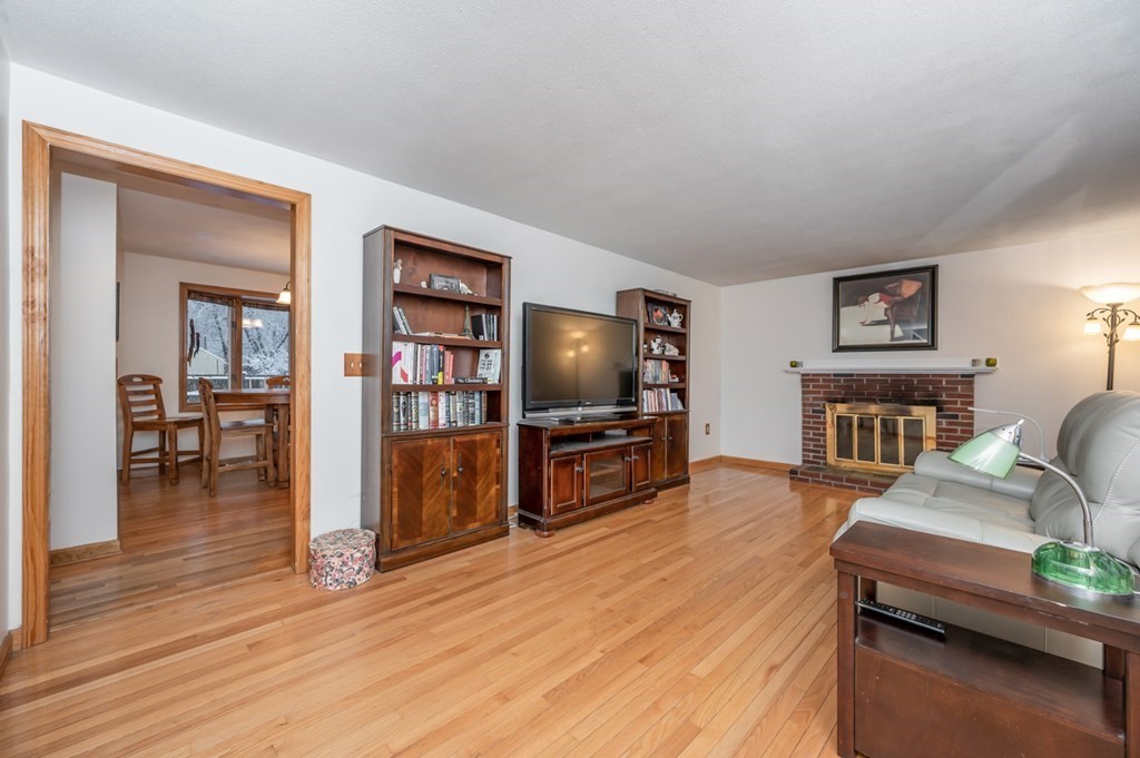 7 Juniper Brook Road Northborough, MA 01532 - Photo 9 of 42 Gallery Image 9